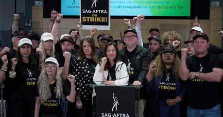 Actores de Hollywood votan a favor de histórica huelga por mejores condiciones laborales