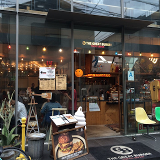 The Great Burger: ¡Una Fiesta de Sabores y Alegría en Tokio!