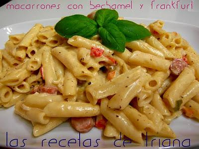 Macarrones con bechamel y frankfurt