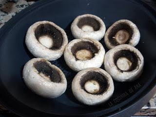 CHAMPIÑONES RELLENOS Y  VIAJE A MÓN SANT BENET