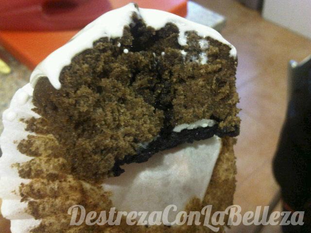 Receta: Cupcakes de Oreo con crema de queso