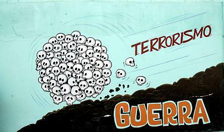 “Guerra” al terrorismo con el humor [+ video y fotos]