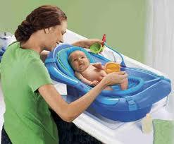 Cuidados de aseo y alimentación del bebé en sus primeros días