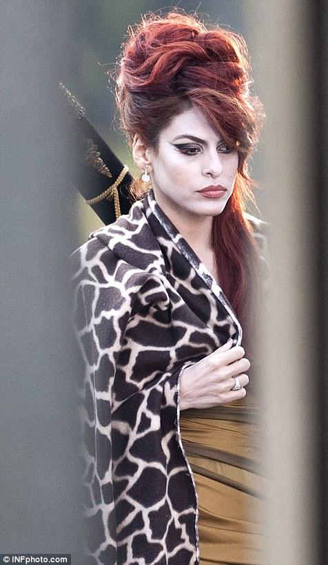 Eva Mendes en el set de Holly Motors