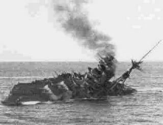 El hundimiento del acorazado HMS Barham - 25/11/1941.