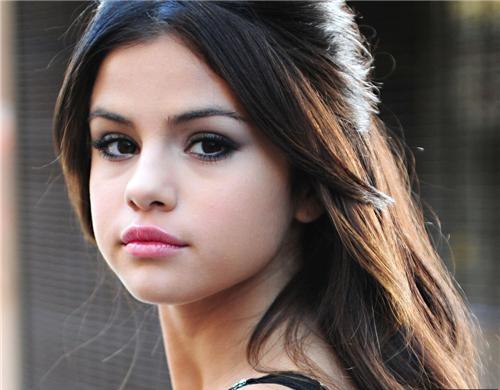 vissid amore selena gomez who says