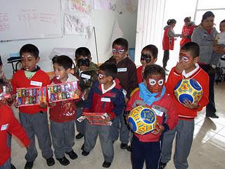 Ricoh entrega juguetes a niños de escasos recursos en Pacula, Hidalgo