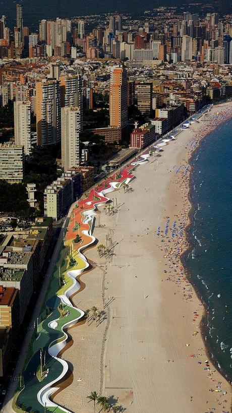 620px_Paseo-Maritimo-de-Benidorm © Paseo Marítimo de Benidorm. Premio Ascer de Cerámica 2009 - Cortesía: Fundación Arquitectura y Sociedad, www.arquitecturaysociedad.com