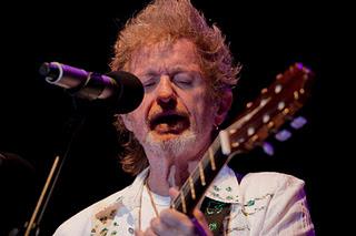 JON ANDERSON no actuará en Argentina..
