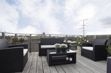 tetera siemens sofá iversen sofá de ikea sillas myr hormiga ant sillas de diseño arne jacobsen silla eames Poul Kjærholm minimalismo nórdico jarron menu florero holmegrad estilo nórdico estanterías montana espacios abiertos en decoración diseño nórdico diseño de interiores decoración de interiores 