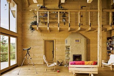 CABANA DE MADERA EN EL BOSQUE