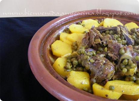 Tajine de cordero con guisantes
