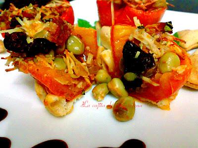 Flores de tomate y habitas tiernas