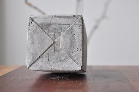 DIY: Árbol de Navidad con una rama y una base de cemento