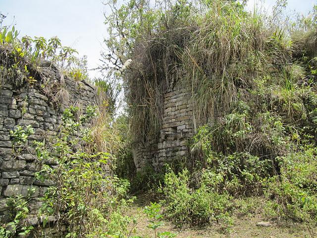 TREKKING A LAS MISTERIOSAS RUINAS DE LA CONGONA
