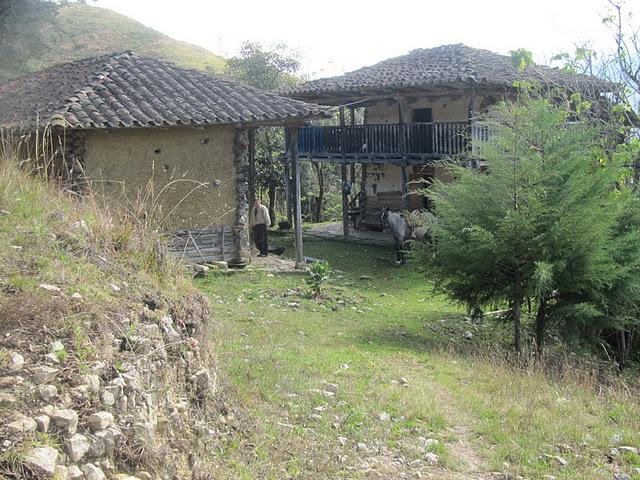 TREKKING A LAS MISTERIOSAS RUINAS DE LA CONGONA