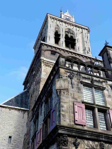 El triple reloj solar en el Ayuntamiento de Delft El triple reloj solar en el Ayuntamiento de Delft