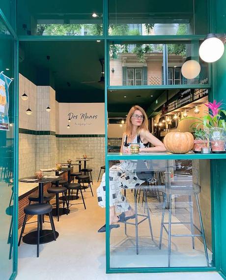 Pita & Tapas Bar para comer a Dos Manos en Barcelona restaurante pitas barrio de gracia