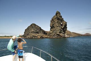 Aventuras inolvidables en alta mar: Explora Galápagos desde un barco de expedición Aventuras inolvidables en alta mar: Explora Galápagos desde un barco de expedición