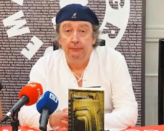 Paco Gómez Escribano en una presentación de la novela Novela negra española actual