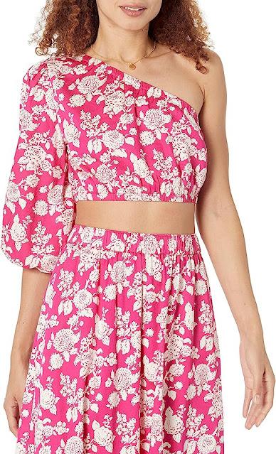 Atención porque la combinación top sexy y pantalón ancho ha sustituído al vestido sexy como look de fiesta