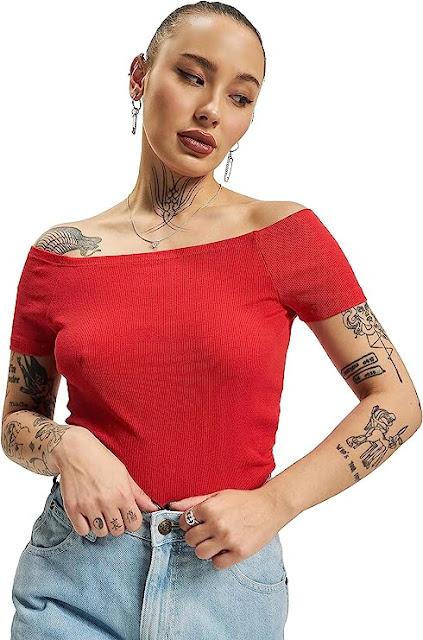 Atención porque la combinación top sexy y pantalón ancho ha sustituído al vestido sexy como look de fiesta