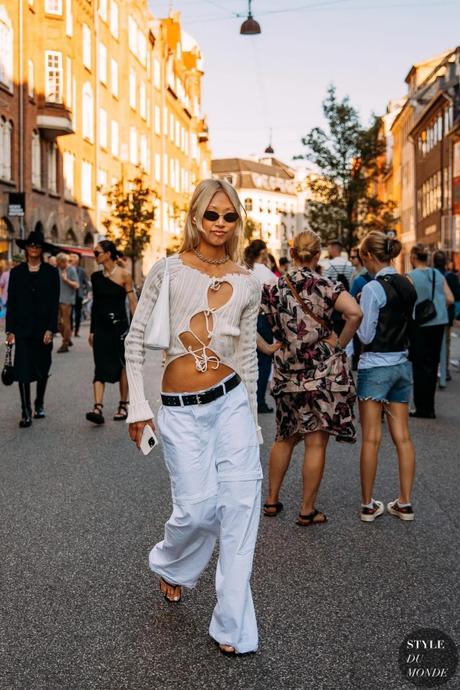 Atención porque la combinación top sexy y pantalón ancho ha sustituído al vestido sexy como look de fiesta