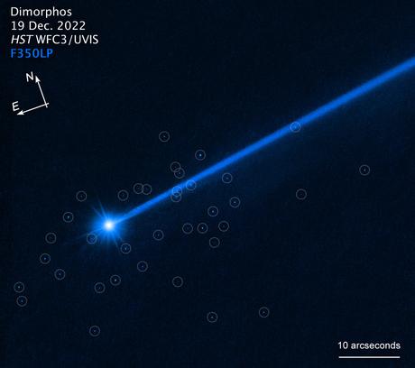 Hubble ve un enjambre de  rocas escapando del asteroide Dimorphos