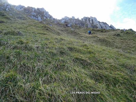 Riospaso-Güé Martínez-Los Praos-Las Planas-La Vaḷḷota-Las Navariegas