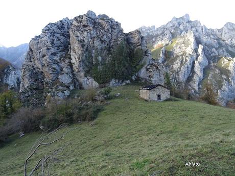 Riospaso-Güé Martínez-Los Praos-Las Planas-La Vaḷḷota-Las Navariegas