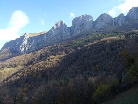 Riospaso-Güé Martínez-Los Praos-Las Planas-La Vaḷḷota-Las Navariegas