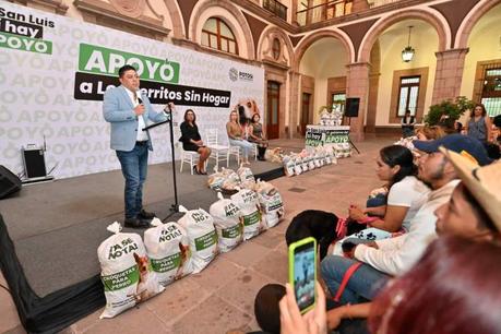Gobierno de San Luis Potosí entrega 14 toneladas de alimento para perros en situación de calle