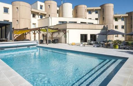 Los 6 mejores hoteles con piscina de Angers brit-hotel-angers-expo-parque-lacropolis