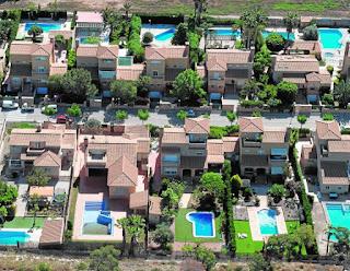 LA ESPAÑA DE LAS PISCINAS (2021), DE JORGE DIONI LÓPEZ. LA ESPAÑA COLMADA.