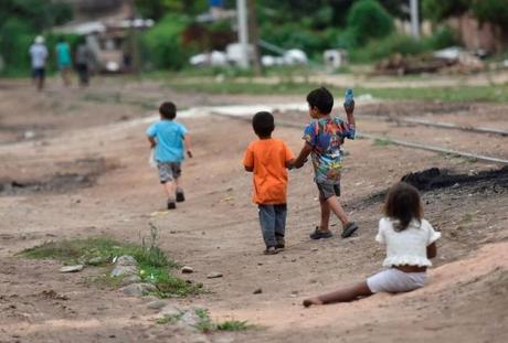 Niños y niñas en una Jujuy que sigue en llamas