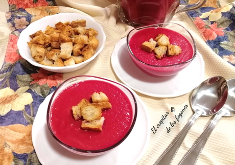 SOPA FRÍA DE REMOLACHA Y TOMATE