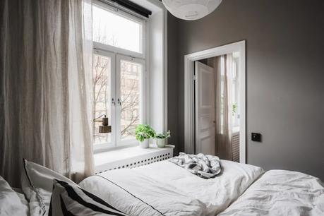 Un pequeño apartamento en tonos grises