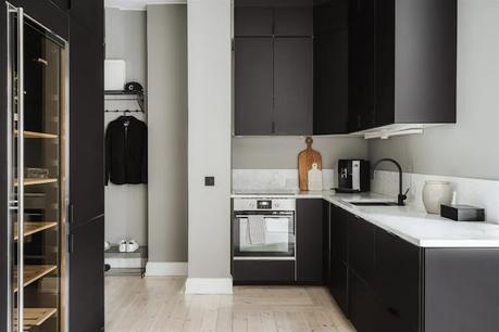 Un pequeño apartamento en tonos grises