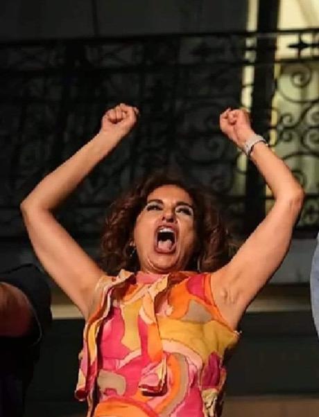 España emputece y destroza la democracia en el mundo 