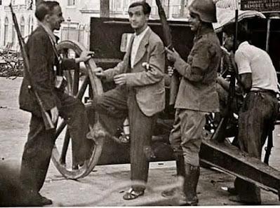 Francisco Ascaso, apurando el cigarrillo y la vida.