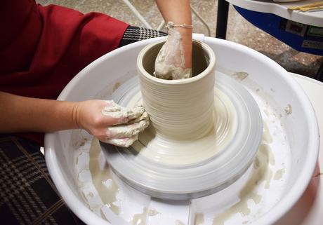 Cómo elegir un buen curso de cerámica en Barcelona curso_torno_terraipell_raval_barcelona