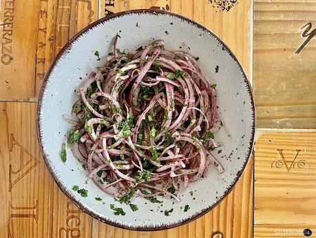 Cebolla con sumac, el condimento turco para acompañar tus barbacoas este verano