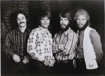 Creedence Clearwater Revival - Fortunate Son (Live At The Royal Albert Hall) (1970) Creedence Clearwater Revival - Fortunate Son (Live At The Royal Albert Hall) (1970)