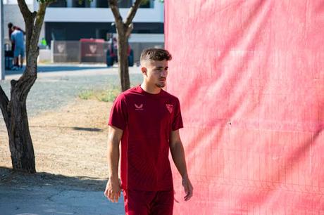 El Sevilla espera ofertas para traspasar a Iván Romero