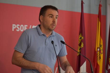 Martínez Lizán confirma que el próximo martes se levantarán las restricciones de movimiento por la viruela ovina Martínez Lizán confirma que el próximo martes se levantarán las restricciones de movimiento por la viruela ovina