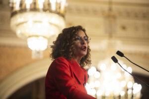 C-LM rebaja las previsiones de la vendimia a unos 19 millones de hectolitros y descarta una destilación de crisis C-LM rebaja las previsiones de la vendimia a unos 19 millones de hectolitros y descarta una destilación de crisis