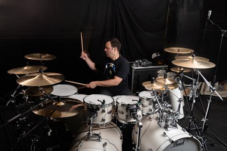 ‘Arte Sonoro: La Creación de Platillos Sabian’ es la nueva serie del músico venezolano Óscar Balza Óscar Balza - Sabian 1