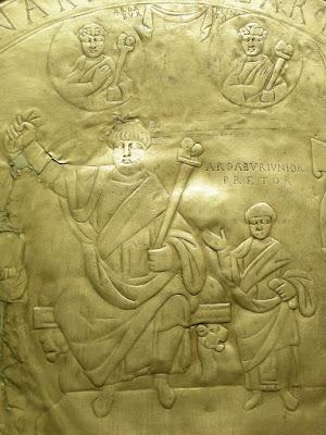 LAS AVENTURAS DE ZERCÓN, EL BUFÓN QUE SIRVIÓ A ALGUNOS DE LOS MÁS PODEROSOS SEÑORES DEL SIGLO V LAS AVENTURAS DE ZERCÓN, EL BUFÓN QUE SIRVIÓ A ALGUNOS DE LOS MÁS PODEROSOS SEÑORES DEL SIGLO V