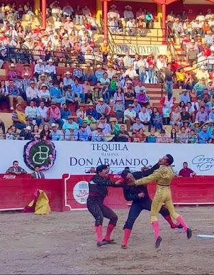 Los bancos se forran mientras las familias se ahogan por los tipos de interés… Y vacaciones para la familia real: “Yo a Sanxenxo, tú a Marivent”.