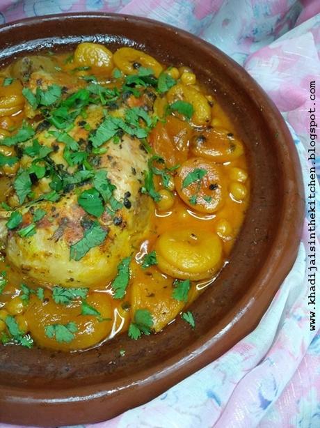 TAGINE DE POULET AUX ABRICOTS SECS ET AUX POIS CHICHES / CHICKEN TAGINE WITH DRIED APRICOTS AND CHICKPEAS / TAGINE DE POLLO CON ALBARICOQUES SECOS Y GARBANZOS / طاجين الدجاج بالمشمش المجفف والحمص TAGINE DE POULET AUX ABRICOTS SECS ET AUX POIS CHICHES / CHICKEN TAGINE WITH DRIED APRICOTS AND CHICKPEAS / TAGINE DE POLLO CON ALBARICOQUES SECOS Y GARBANZOS / طاجين الدجاج بالمشمش المجفف والحمص